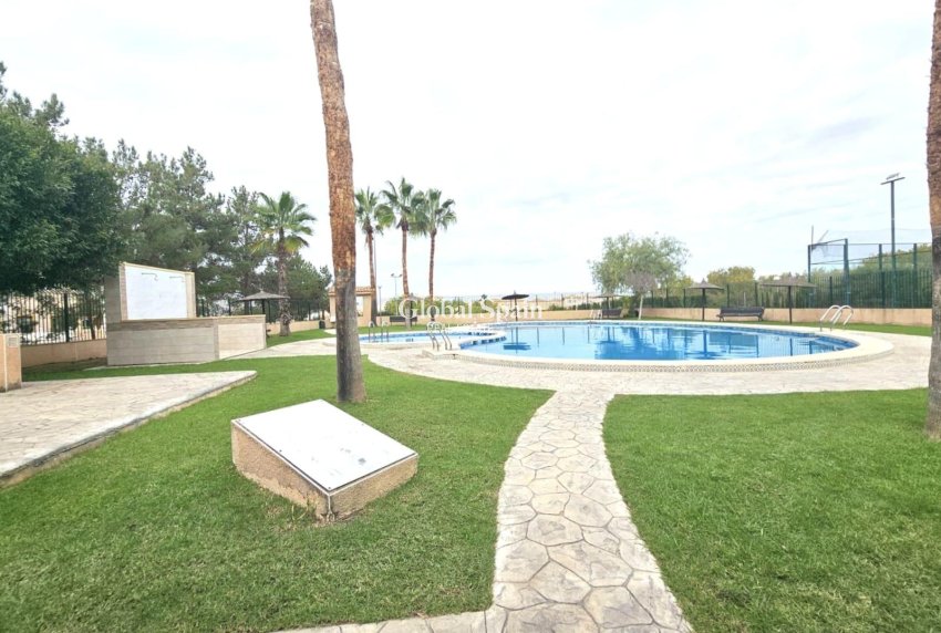 Revente - MAISON -
ORIHUELA COSTA - Los Almendros-la Florida