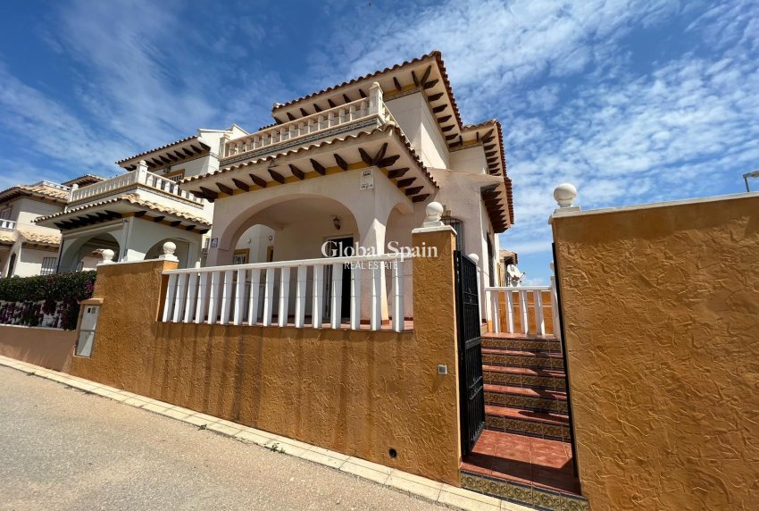 Revente - MAISON -
ORIHUELA COSTA - Montezenia
