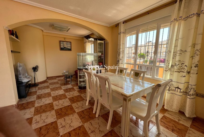 Revente - MAISON -
ORIHUELA COSTA - Montezenia