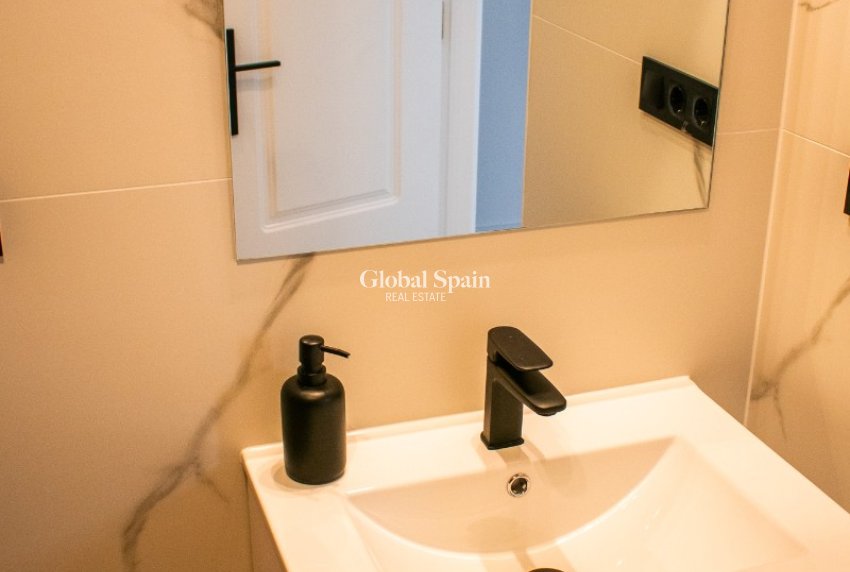 Revente - MAISON -
ORIHUELA COSTA - Punta Prima