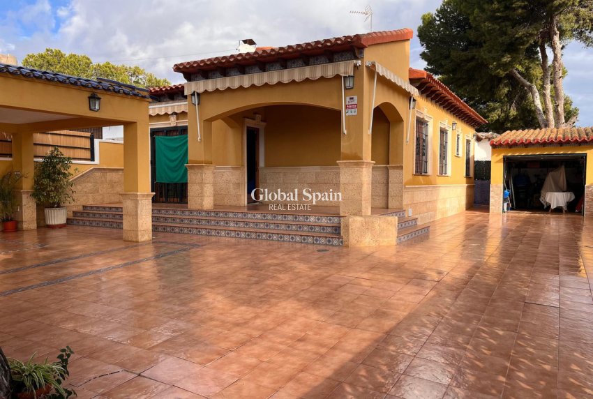 Revente - MAISON -
ORIHUELA COSTA - Punta Prima