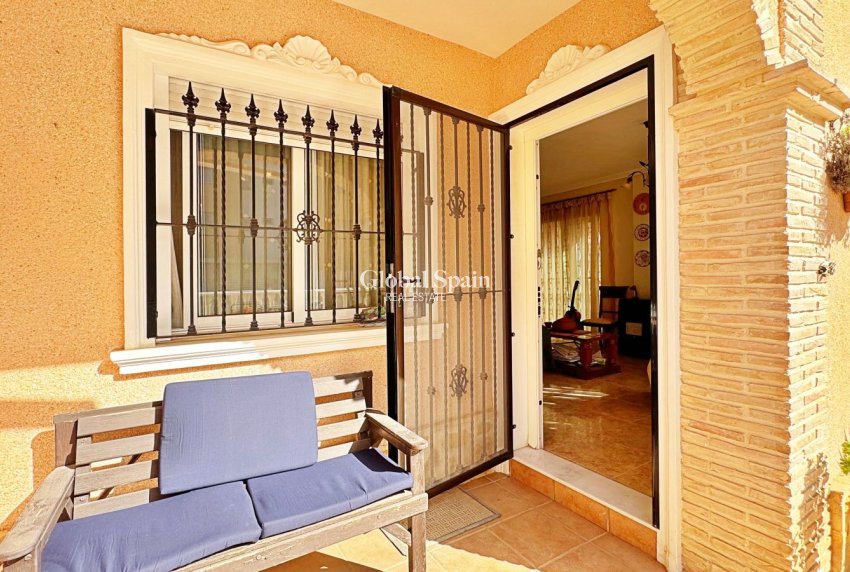 Revente - Maison -
ORIHUELA COSTA - VILLAMARTÍN