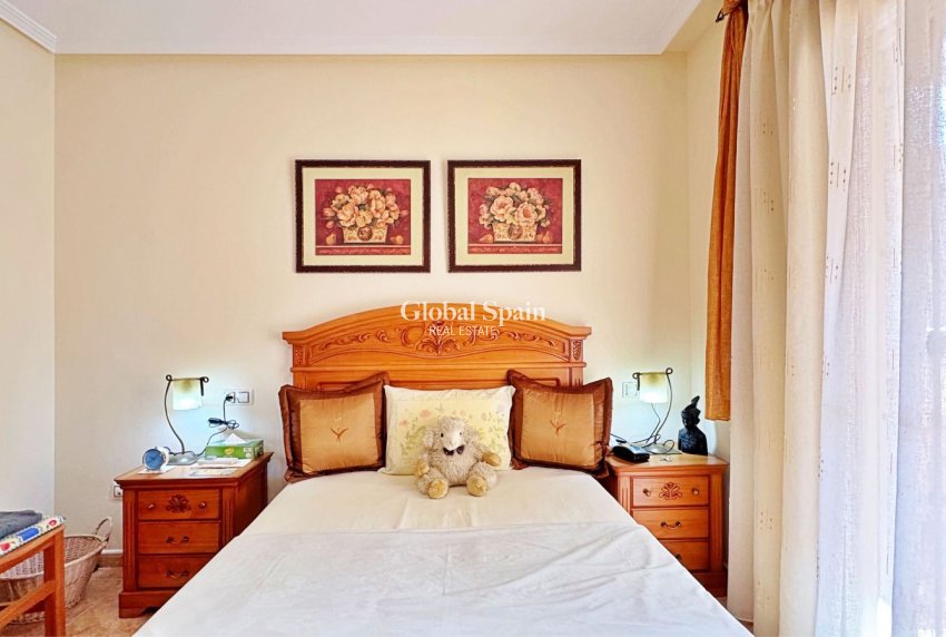 Revente - Maison -
ORIHUELA COSTA - VILLAMARTÍN