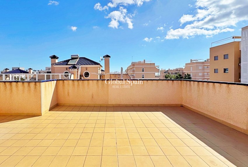 Revente - Maison -
ORIHUELA COSTA - VILLAMARTÍN
