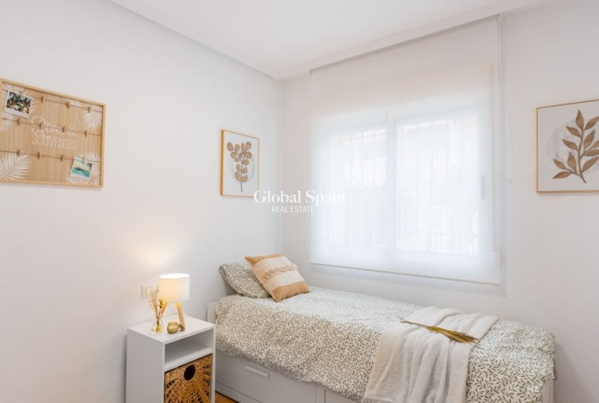 Revente - Maison -
ORIHUELA COSTA - VILLAMARTÍN