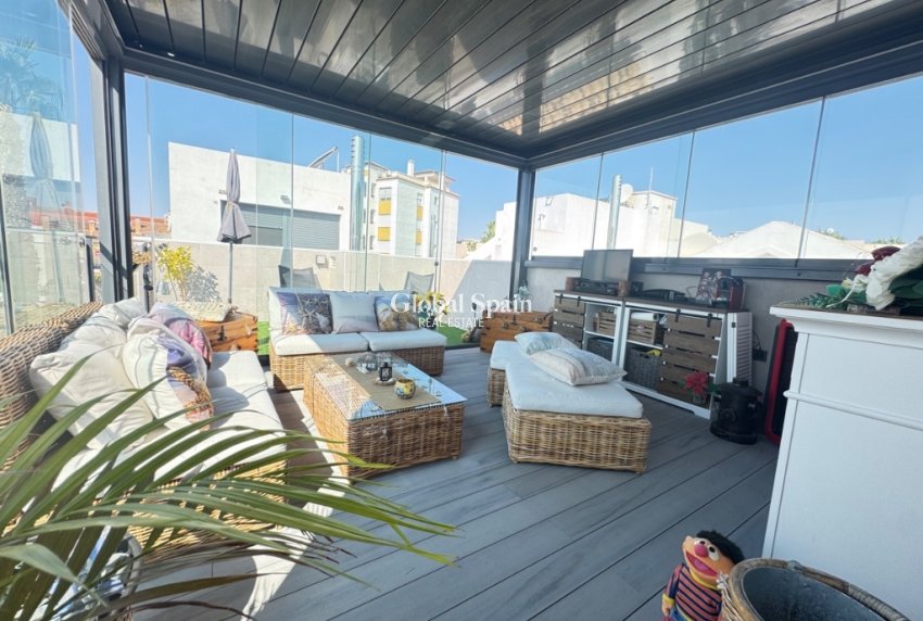 Revente - Maison -
ORIHUELA COSTA - VILLAMARTÍN