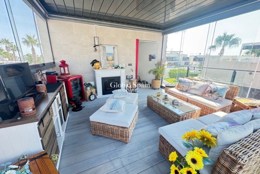 Revente - Maison -
ORIHUELA COSTA - VILLAMARTÍN