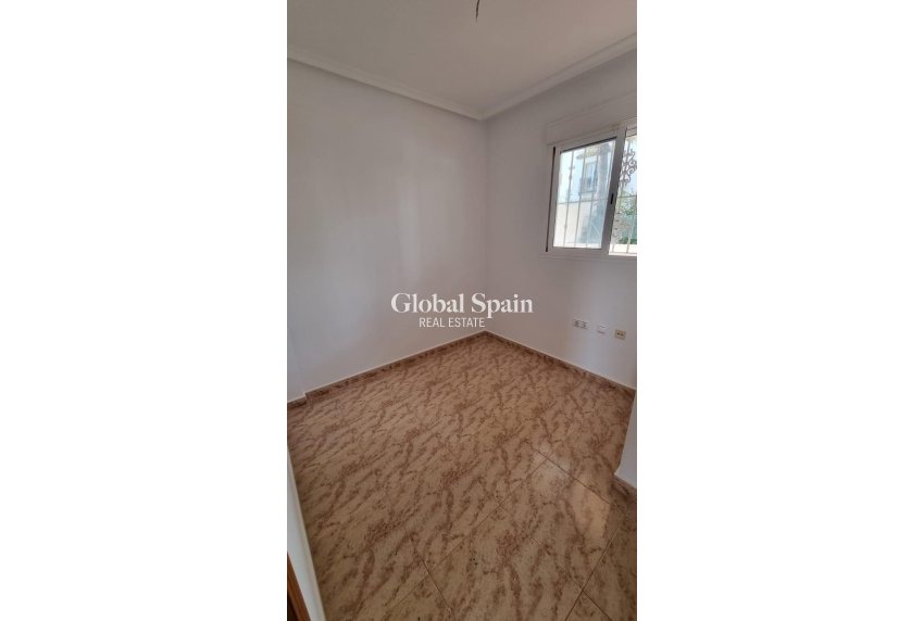 Revente - MAISON -
ORIHUELA COSTA - VILLAMARTÍN