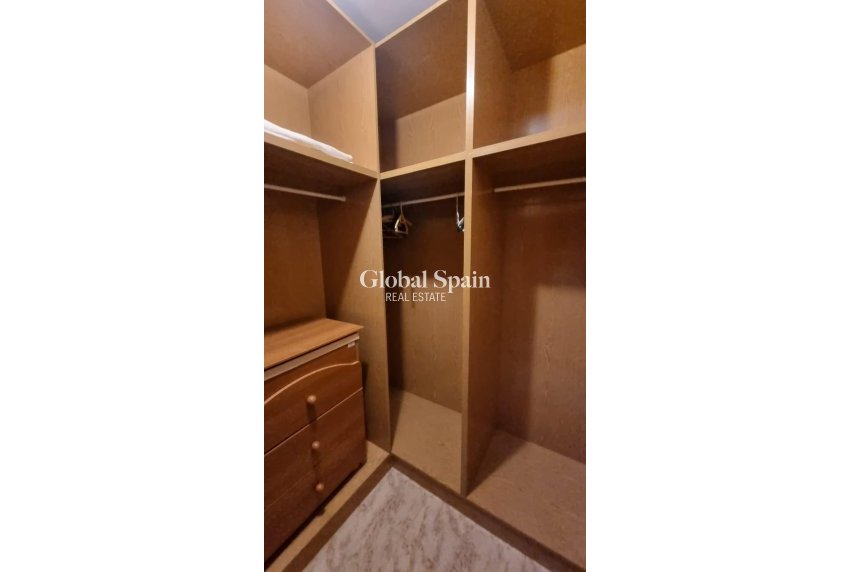 Revente - MAISON -
ORIHUELA COSTA - VILLAMARTÍN