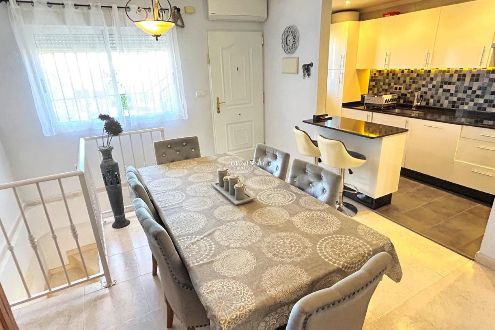 Revente - MAISON -
ORIHUELA COSTA - VILLAMARTÍN