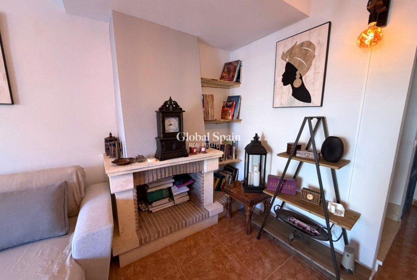 Revente - MAISON -
ORIHUELA COSTA - VILLAMARTÍN