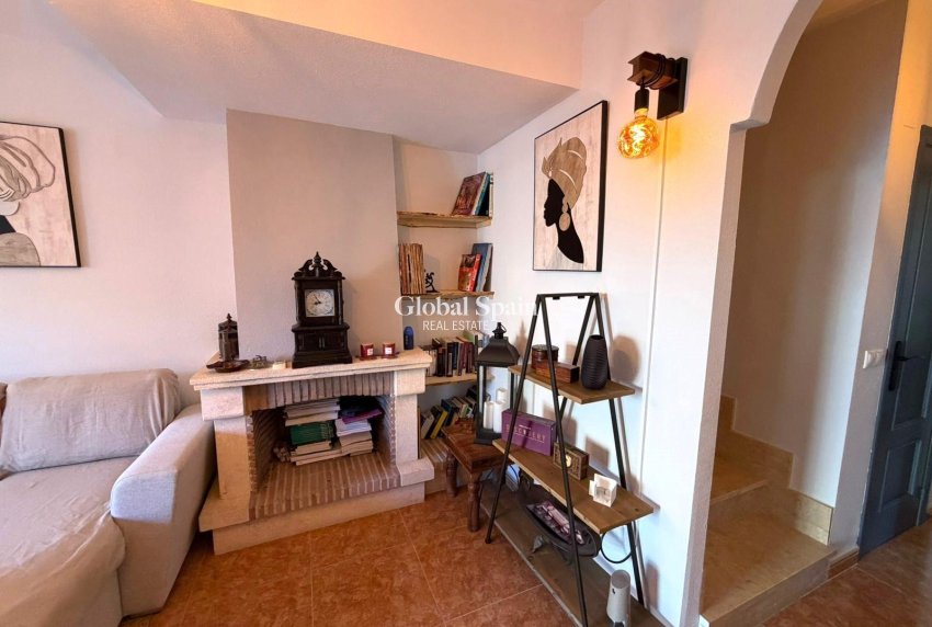 Revente - MAISON -
ORIHUELA COSTA - VILLAMARTÍN