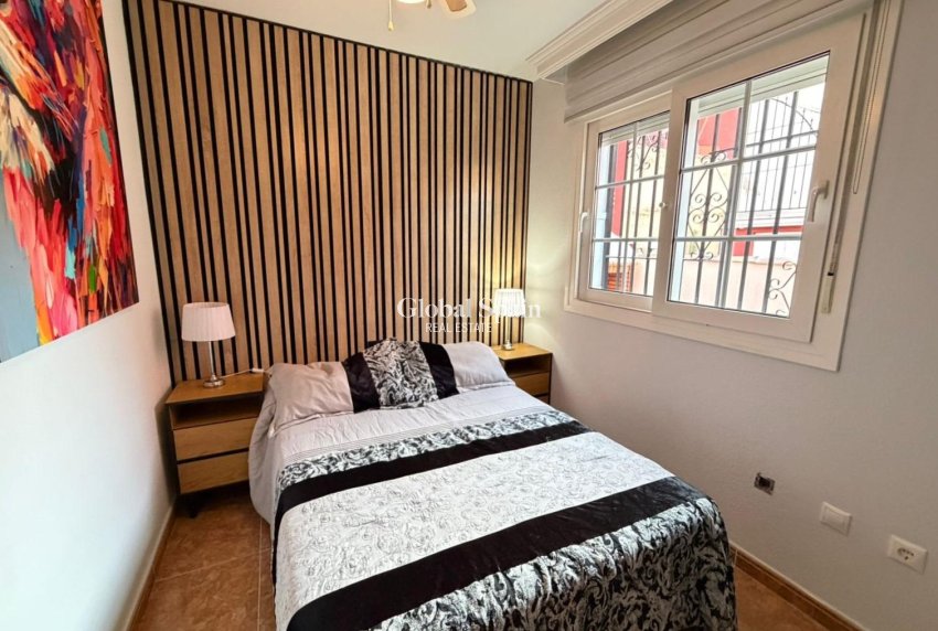 Revente - MAISON -
ORIHUELA COSTA - VILLAMARTÍN