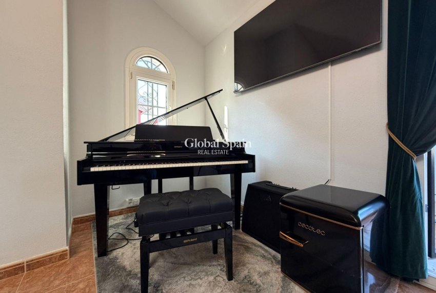 Revente - MAISON -
ORIHUELA COSTA - VILLAMARTÍN