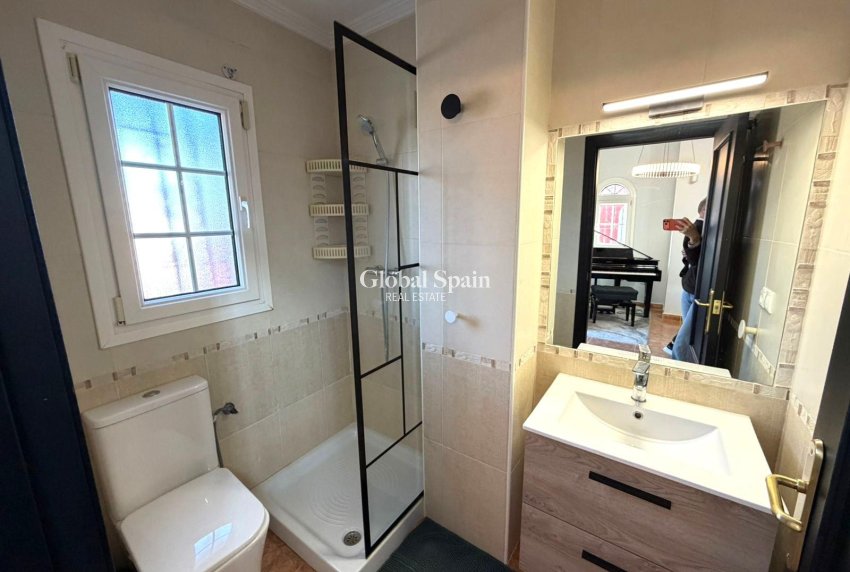 Revente - MAISON -
ORIHUELA COSTA - VILLAMARTÍN