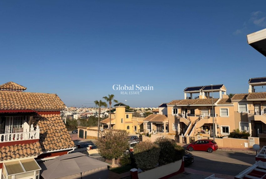 Revente - MAISON -
ORIHUELA COSTA - VILLAMARTÍN