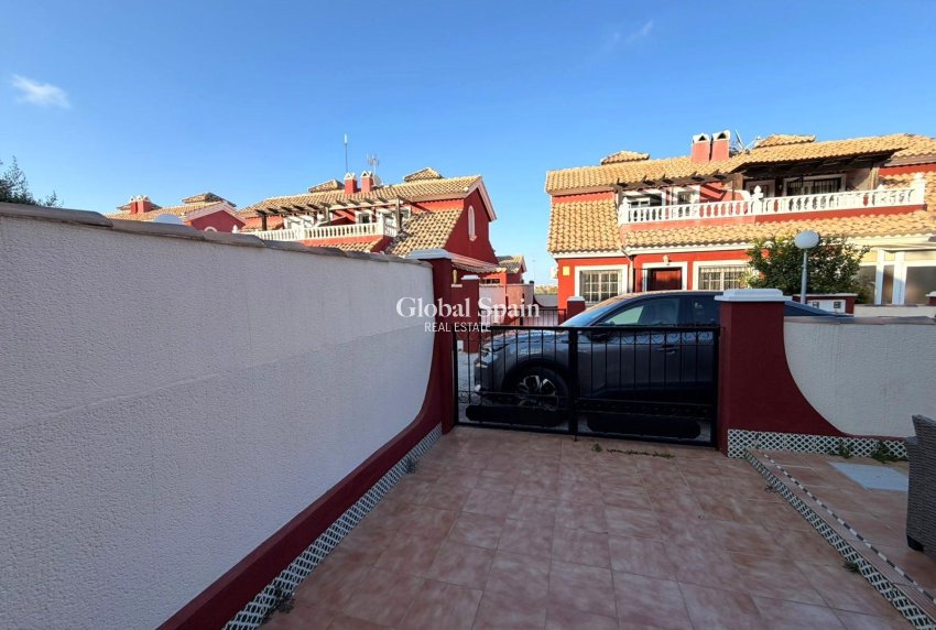 Revente - MAISON -
ORIHUELA COSTA - VILLAMARTÍN