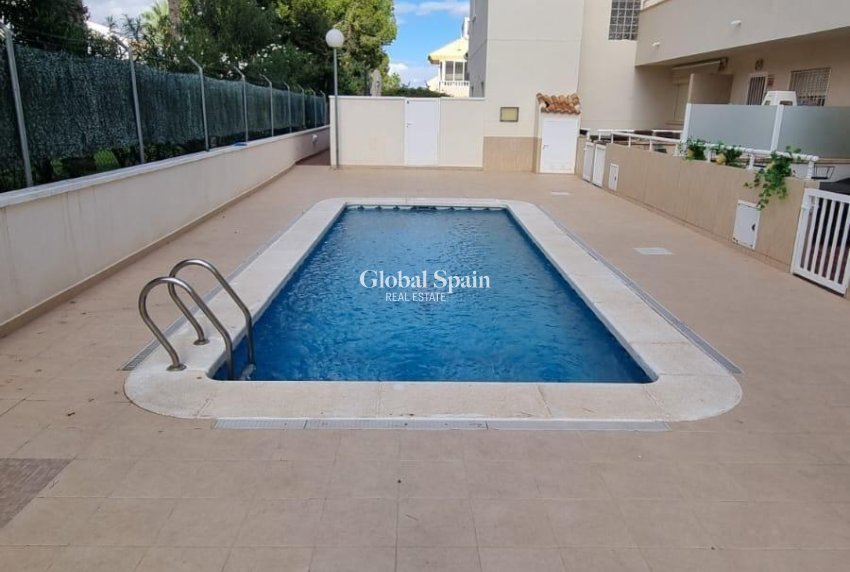 Revente - MAISON -
ORIHUELA COSTA - VILLAMARTÍN