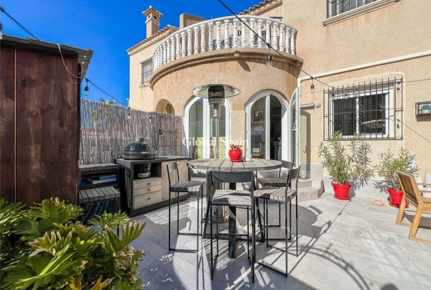 Revente - MAISON -
ORIHUELA COSTA - VILLAMARTÍN