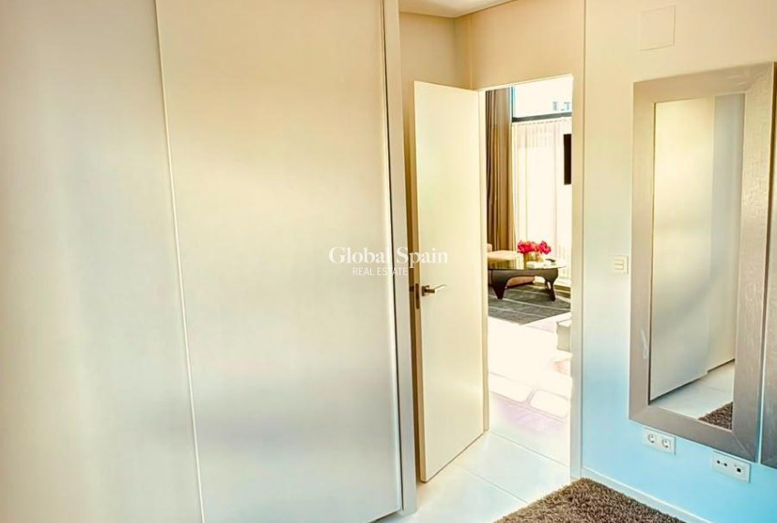 Revente - MAISON -
ORIHUELA COSTA - VILLAMARTÍN