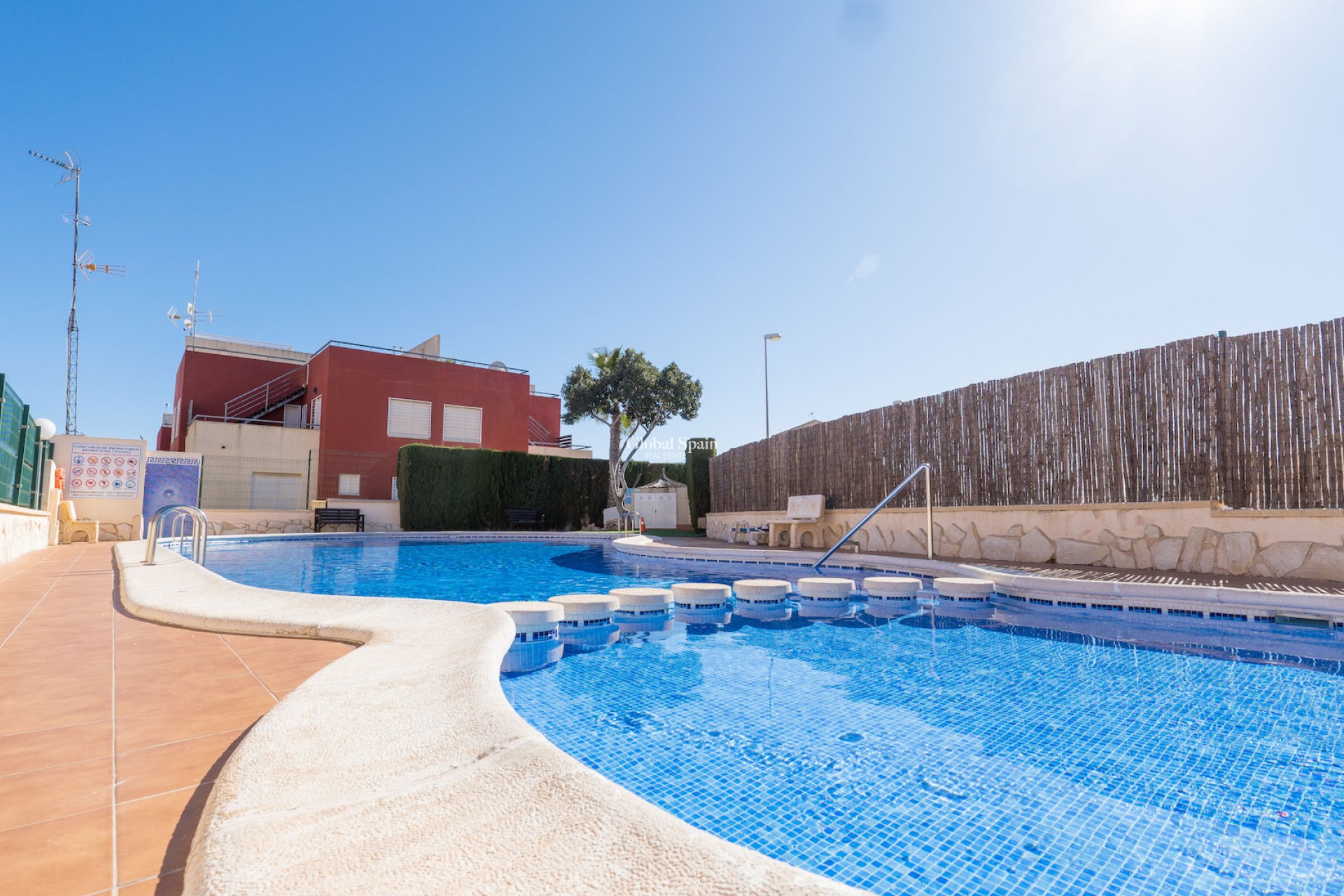 Revente - MAISON -
ORIHUELA COSTA - VILLAMARTÍN