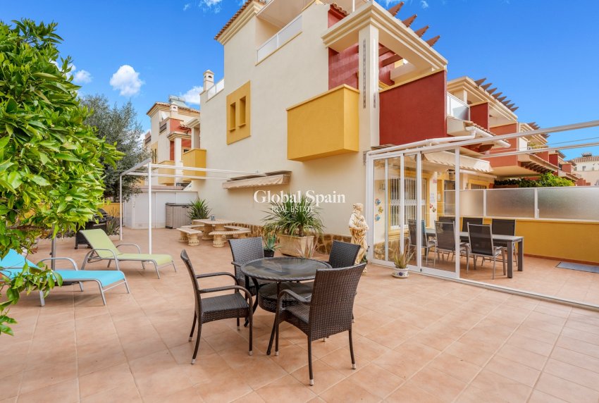 Revente - MAISON -
ORIHUELA COSTA - VILLAMARTÍN