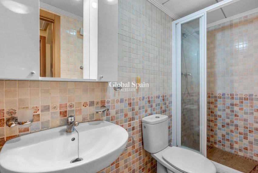 Revente - MAISON -
ORIHUELA COSTA - VILLAMARTÍN