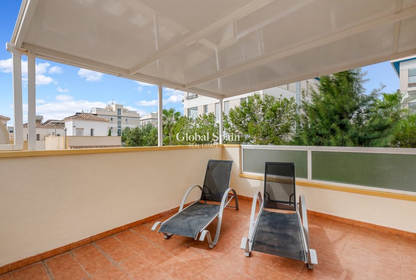 Revente - MAISON -
ORIHUELA COSTA - VILLAMARTÍN