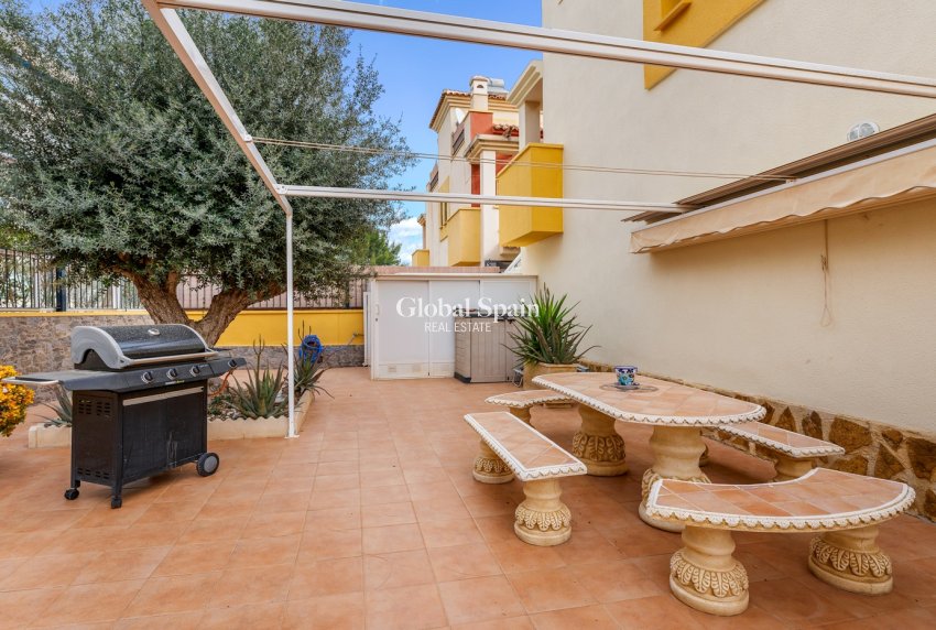 Revente - MAISON -
ORIHUELA COSTA - VILLAMARTÍN