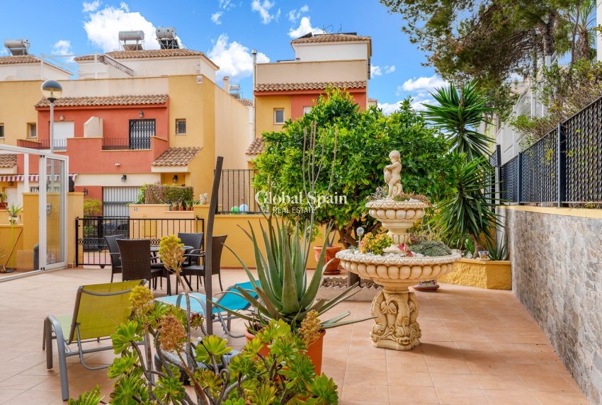 Revente - MAISON -
ORIHUELA COSTA - VILLAMARTÍN