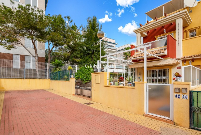 Revente - MAISON -
ORIHUELA COSTA - VILLAMARTÍN