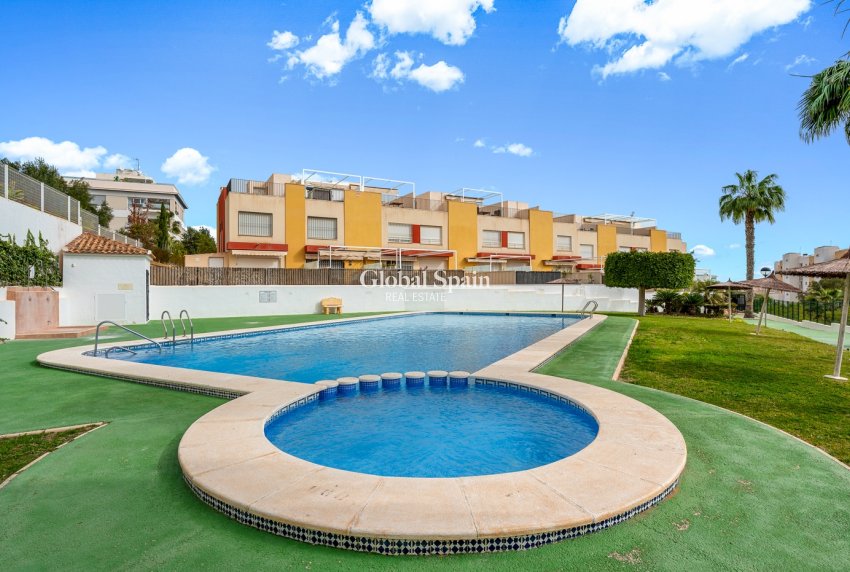 Revente - MAISON -
ORIHUELA COSTA - VILLAMARTÍN