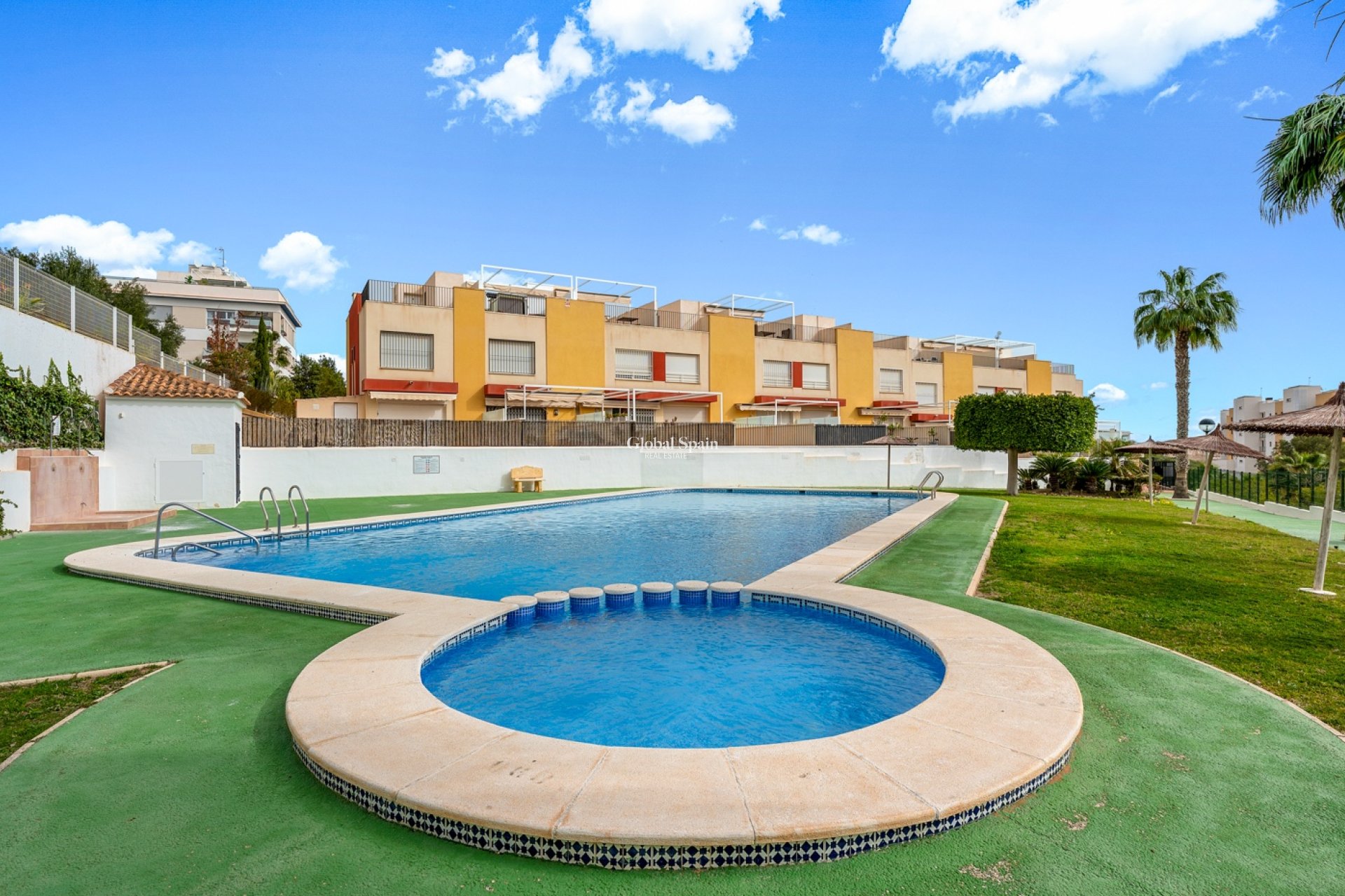 Revente - MAISON -
ORIHUELA COSTA - VILLAMARTÍN