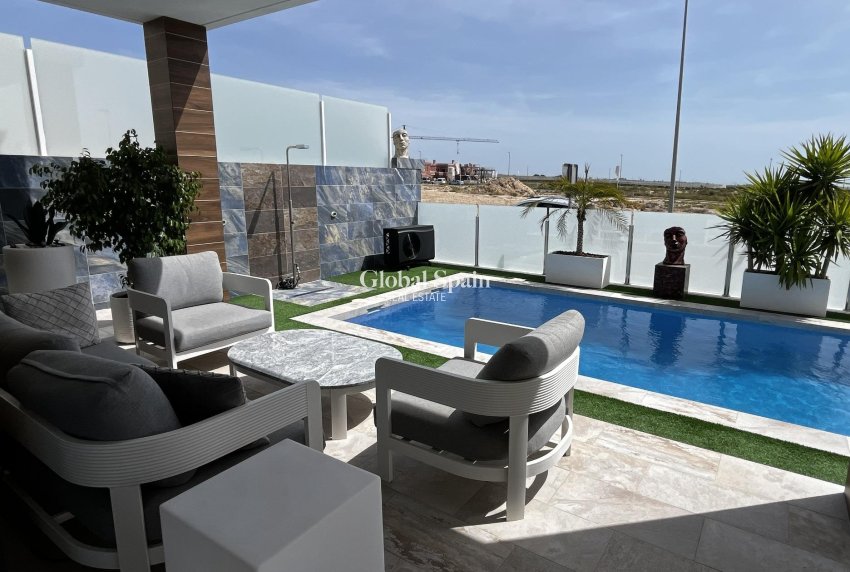 Revente - MAISON -
ORIHUELA - Desamparados-hurchillo-torremendo