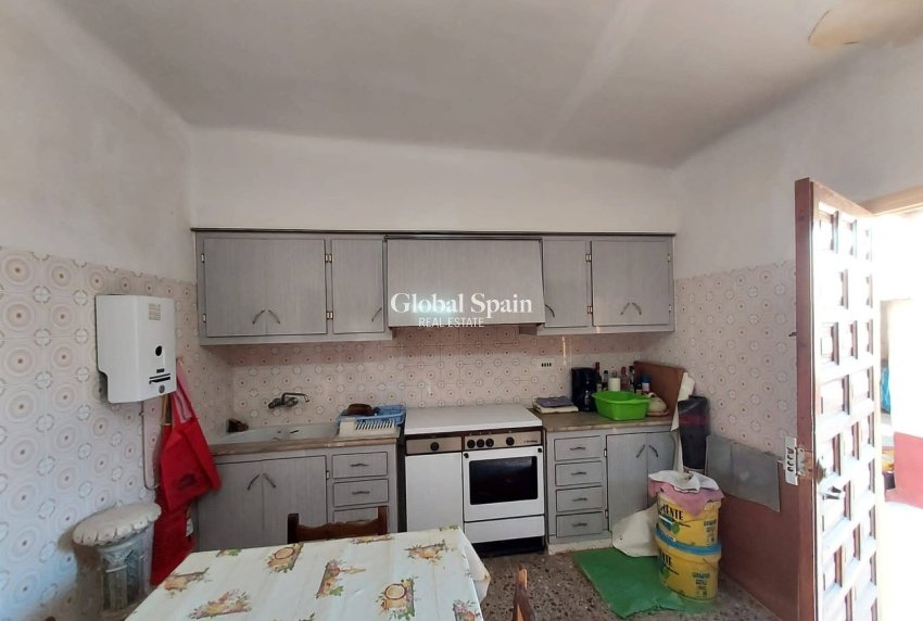 Revente - MAISON -
ORIHUELA - Desamparados