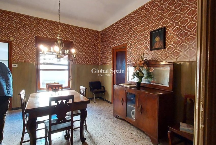 Revente - MAISON -
ORIHUELA - Desamparados