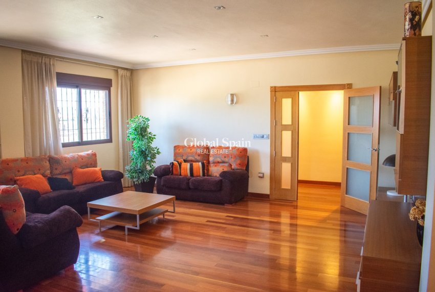 Revente - MAISON -
ORIHUELA - El raal