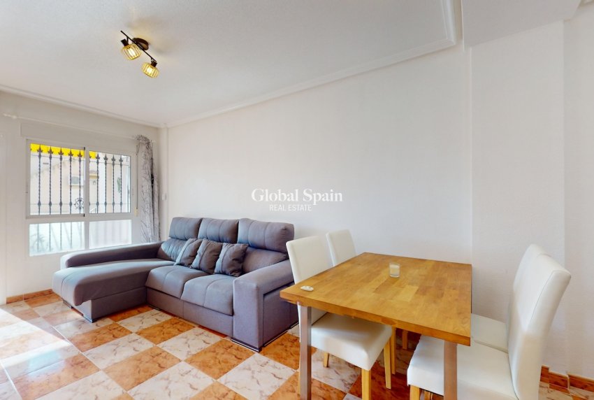 Revente - MAISON -
ORIHUELA - Inland