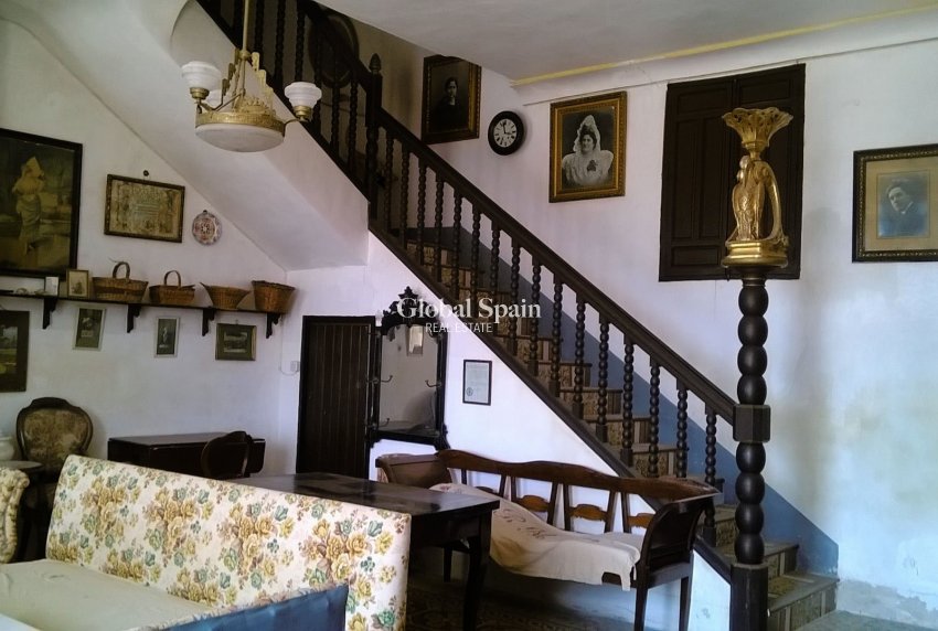 Revente - MAISON -
ORIHUELA - Inland