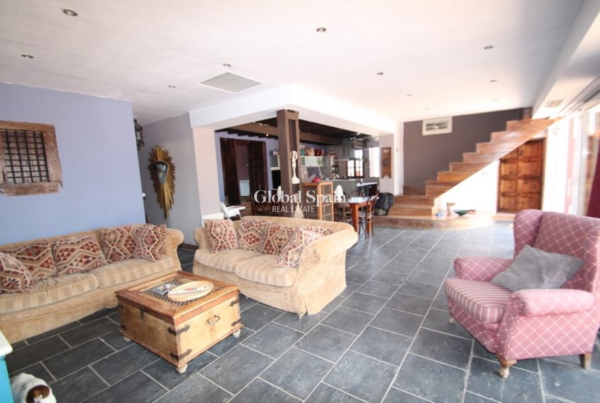 Revente - MAISON -
ORIHUELA - Inland