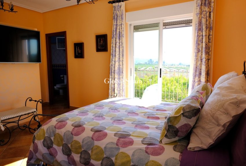 Revente - MAISON -
ORIHUELA - Inland