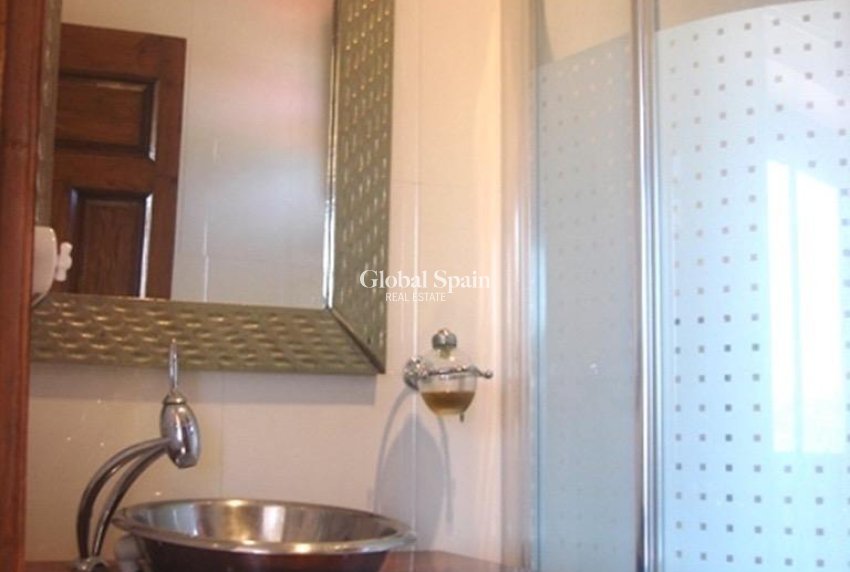 Revente - MAISON -
ORIHUELA - Inland