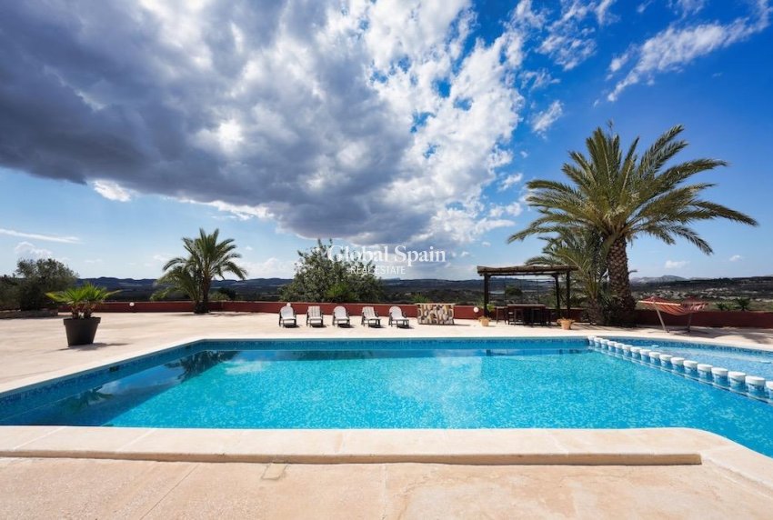 Revente - MAISON -
ORIHUELA - Inland