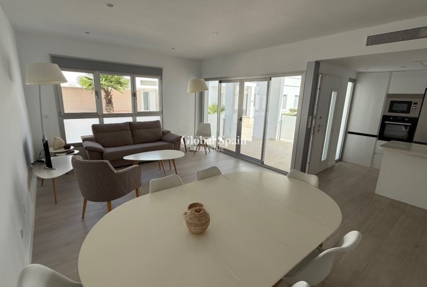 Revente - MAISON -
ORIHUELA - Inland