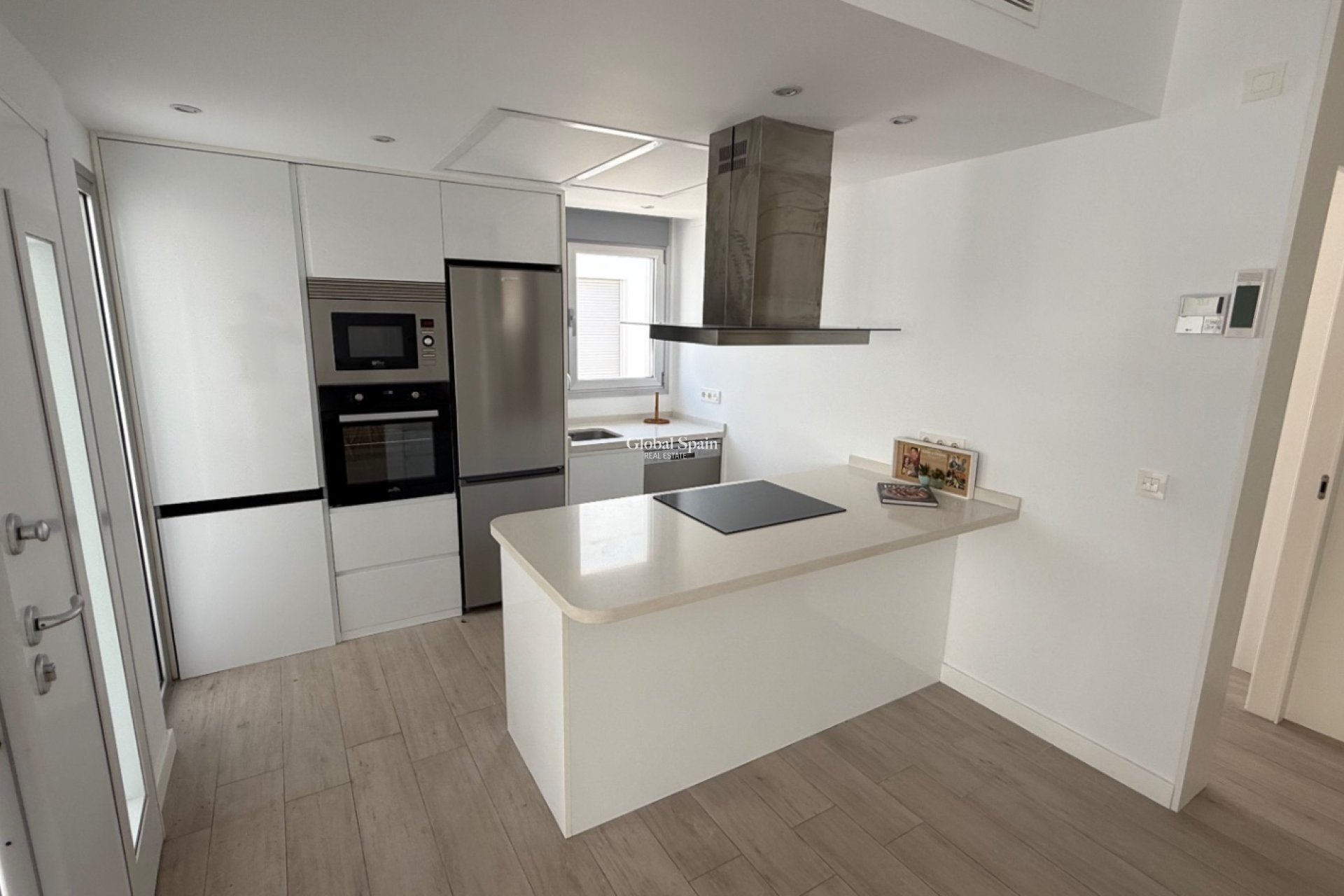 Revente - MAISON -
ORIHUELA - Inland