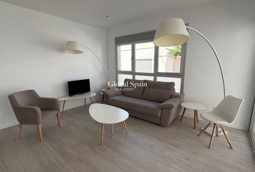 Revente - MAISON -
ORIHUELA - Inland