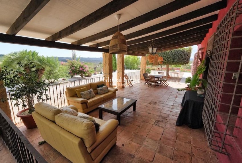 Revente - MAISON -
ORIHUELA - Inland