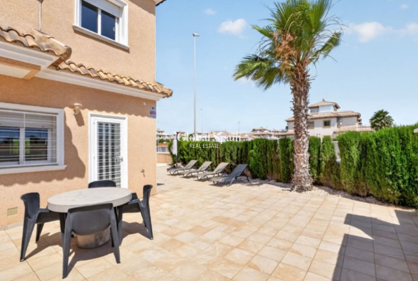 Revente - MAISON -
ORIHUELA - Inland