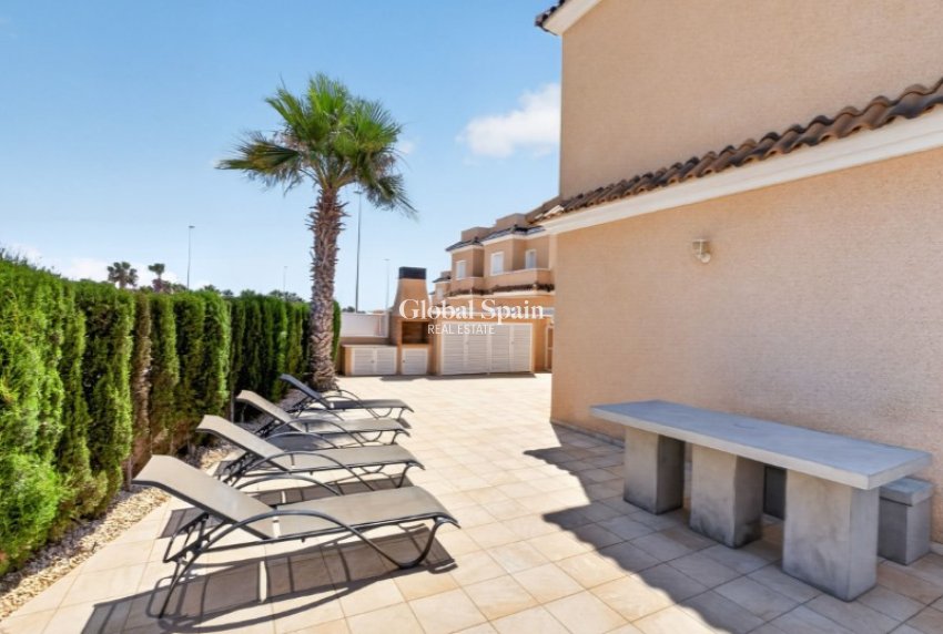 Revente - MAISON -
ORIHUELA - Inland