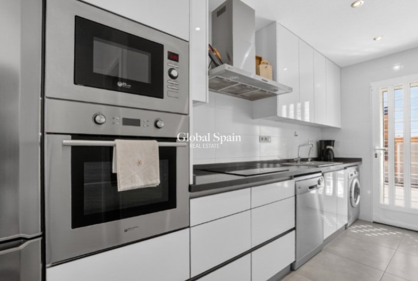 Revente - MAISON -
ORIHUELA - Inland